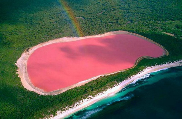 View of Lake Hillier